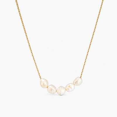 Refined Pearl Necklace