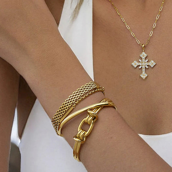 Aegis Knot Bracelet
