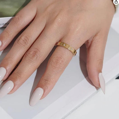 Annika Star Ring