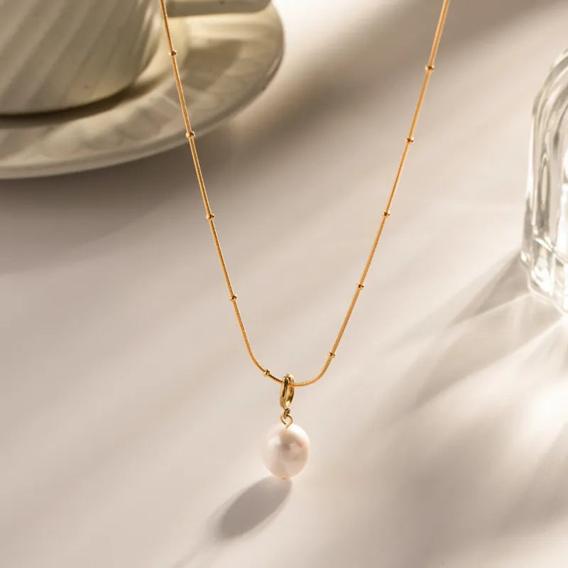 Zephyra Pearl Necklace