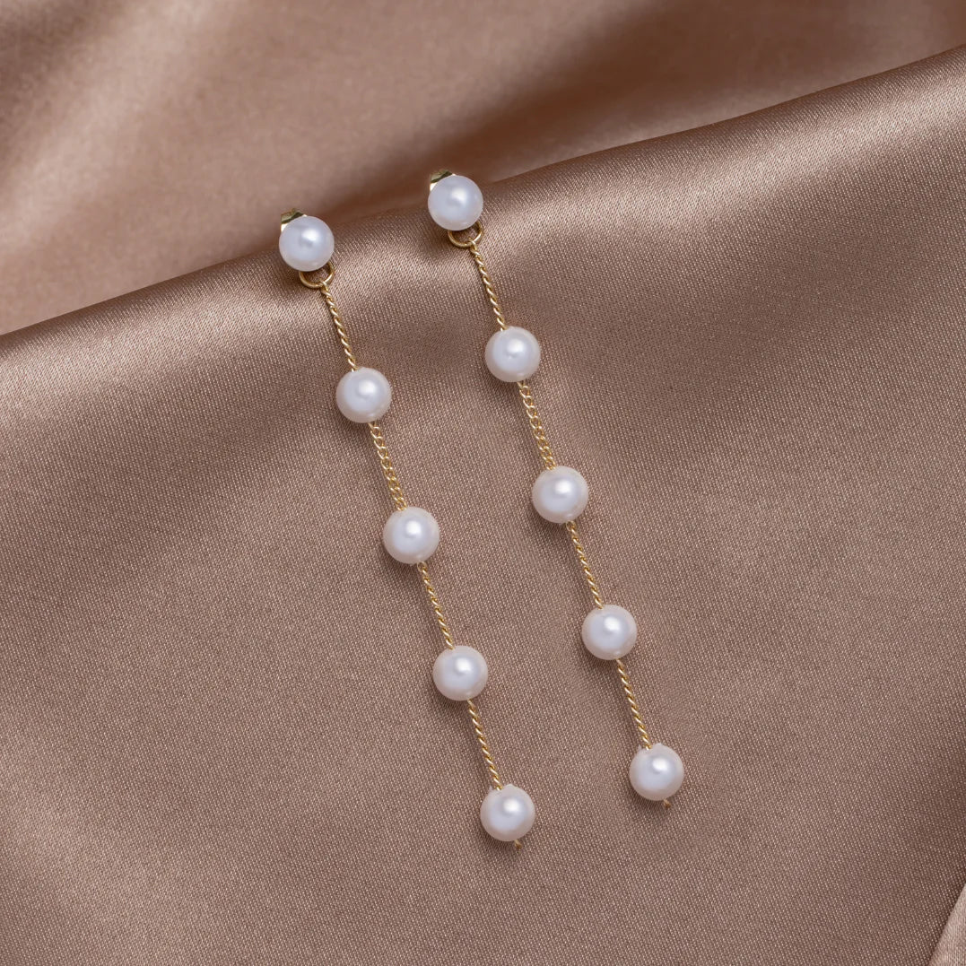 Saanvi Pearl Earrings