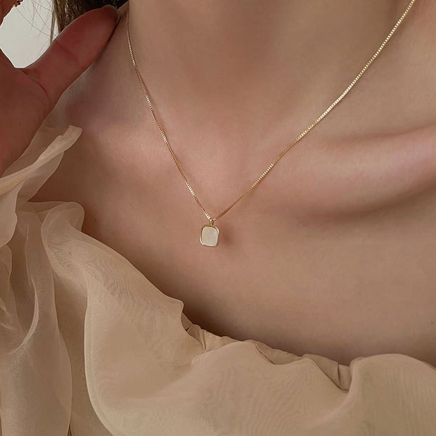 Sophie Gold Chain Pearl Pendant