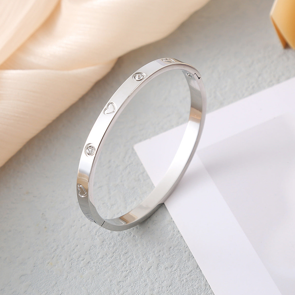 Linnea Heart Bracelet