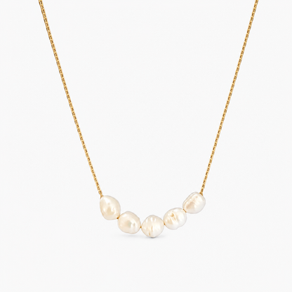 Refined Pearl Necklace