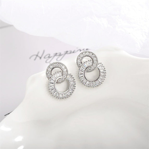 The Elise Interlocking Circle Earrings