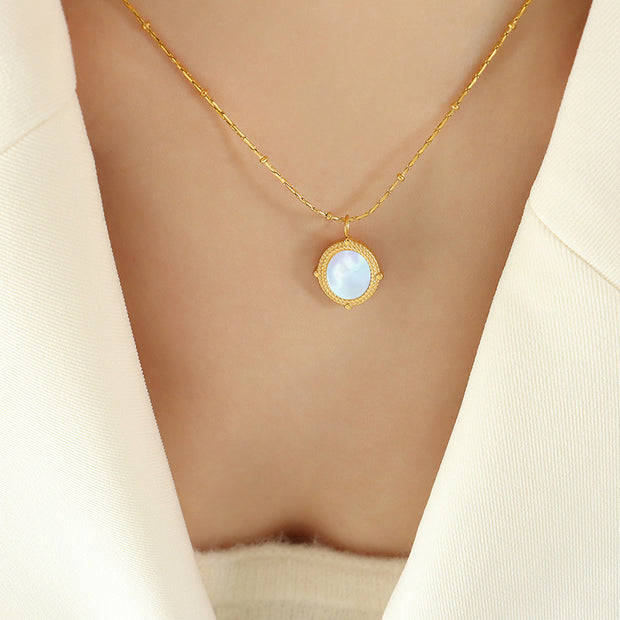 Jada Gold Shell Pendant