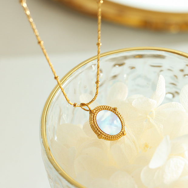 Jada Gold Shell Pendant